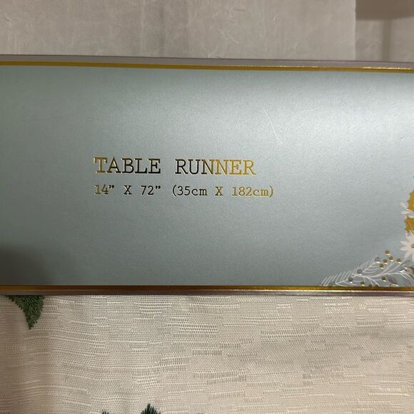 tinsel & fir Ivory Green Red Embroidered Christmas Winter Berry Table Runner - Picture 5 of 11